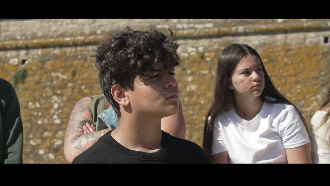Ouvrir le lecteur video « Making-off_-_EP_3_-__Rendre_hommage_.youtube »